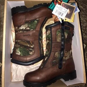 Redhead Youths Size 2M hunting/ snake boots